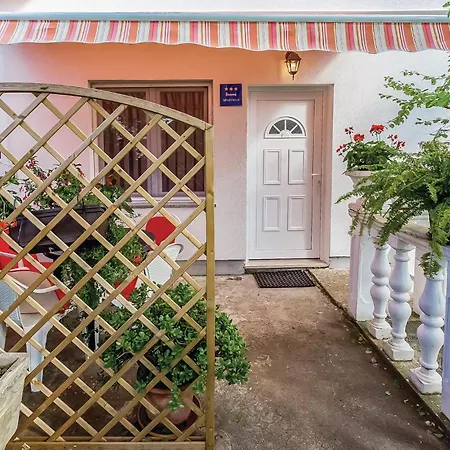 Lovely In With Wifi דירה